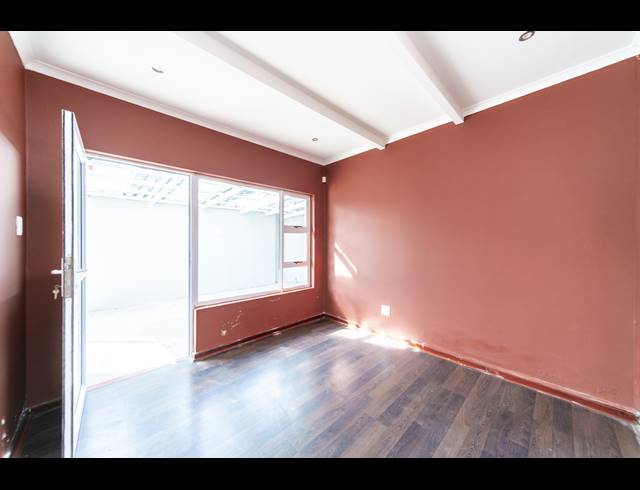 5 BEDROOM HOUSE FOR SALE IN BEACON BAY